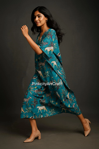 Robe Kaftan en Coton Écologique Faite à la Main pour Femme, Col en V, Tenue d'Été Décontractée, Imprimé Animalier Jungle Safari, Manches Longues Chauve-Souris - Product Image 3