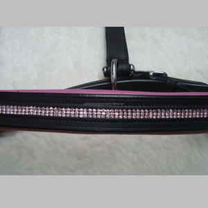 Vente en gros de produits pour chevaux de qualité supérieure licou en cuir fantaisie rembourré souple avec cristal bling décoratif pour l'équitation - Product Image 2