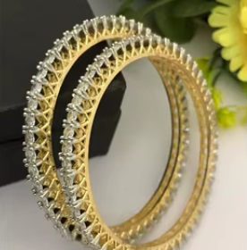 Elegantes brazaletes de moda CZ latón dorado pulido para mujeres y niñas para ropa de fiesta y celebraciones para fiestas de boda - Product Image 2