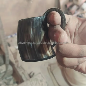 Mini-tasse authentique en corne de buffle véritable, faite à la main, idéale pour l'ale, la bière, le miad, le vin, l'alcool – Vaisselle viking inspirée d'Odin – Alehorn - Product Image 1