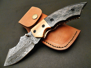 Couteau de chasse pliant artisanal en acier Damas forgé de qualité supérieure avec étui en cuir, couteau de camping de poche, cadeau pour homme - Product Image 6