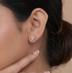 ต่างหูเพชร IGI Certified Lab Diamond เงินแท้ 925 ชุบเงิน ทรงปรินเซสคัท สี F สไตล์วินเทจ สำหรับงานหมั้น งานแต่งงาน หรืองานเลี้ยงสุดหรู - Product Image 5