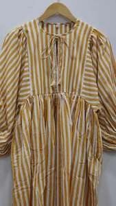 Nuevo vestido midi Kyra, minivestido, vestido largo con estampado floral, cuello profundo con cierre de cordón. - Product Image 2