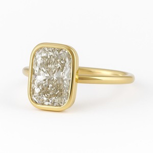 Anillo de compromiso minimalista con diamante de laboratorio de corte cojín alargado y engaste catedral, oro amarillo de 14K, diamante con claridad VVS certificado IGI - Product Image 2
