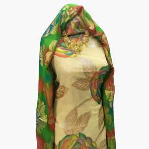 Châle vert doré Fransawi Dirac avec motif floral multicolore et feuilles métalliques, tenue de mariage somalienne de luxe - Product Image 2