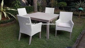Ensemble salle à manger moderne design en bois de teck pour jardin, quatre chaises, rotin synthétique gris clair, meubles en osier, application extérieure - Product Image 3