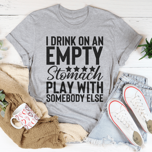 T-shirt da uomo con stampa 'I Drink on an Empty Stomach' - Product Image 2
