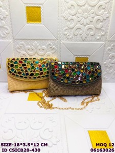 Pochette de soirée en jute faite à la main avec broderie en pierres multicolores, sac à bandoulière pour femme avec chaîne - Product Image 1