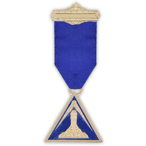 Medalla de Pecho Personalizada del Grado Maestro de la Francmasonería, con Corona Chapada en Oro y Cinta Granate - Product Image 3