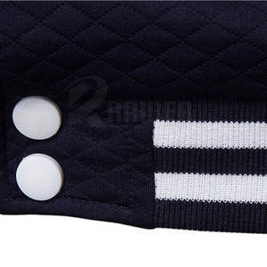 Veste de style streetwear pour homme, conçue avec un toucher doux et une coupe décontractée pour un usage quotidien - Product Image 5