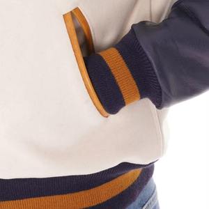 Chaqueta universitaria de béisbol personalizada de alta calidad para hombre, con tela de algodón bordada, manga larga, estilo Letterman, con dos bolsillos laterales. - Product Image 4