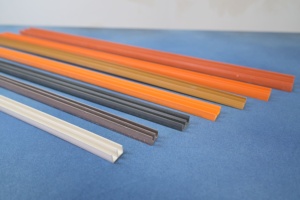 Perfil de PVC en Forma de E de la Mejor Calidad, Resistente a Químicos y a la Corrosión, para Enmarcado de Paneles y Protección de Bordes - Product Image 4