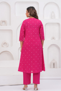 ชุดกูร์ตะปักลายสีชมพูสำหรับผู้หญิงพร้อมกางเกงและผ้าคลุมไหล่ |   ชุดผ้าฝ้ายสไตล์ชาติพันธุ์สำหรับสุภาพสตรี |   ชุดสำหรับงานเทศกาลและชุดลำลอง - Product Image 2