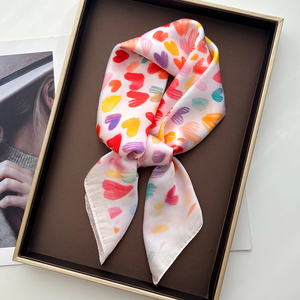 Écharpe carrée en soie de luxe pour femme – Couleurs et tailles personnalisables, douce et élégante, hijab, foulard, logo personnalisé pour usage quotidien - Product Image 2