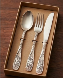 Cuillère à thé vintage plaquée argent avec motif de fruits gravé, manche long, finition miroir, couverts durables pour usage domestique - Product Image 6