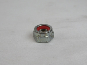 Tuerca Nyloc M10 compatible con el sistema de frenos del triciclo BAJAJ Tuk Tuk OEM 39042215, anillo de pistón compatible. - Product Image 3