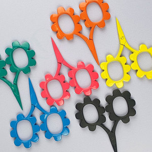 Ciseaux à broder de qualité supérieure avec fleurs jaunes brodées, en acier inoxydable, à pointe fine, pour la couture - Product Image 6
