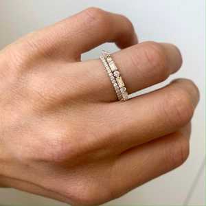 Bagues demi-éternité empilables en diamant de laboratoire taille baguette ronde, serties à griffes, pour usage quotidien, luxe, classique, bande de 2,2 mm, vente en gros - Product Image 6