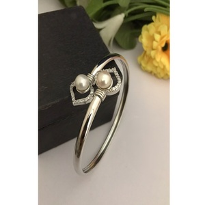 Alluring Premium Quality Brass Real Pearls Bracelet with Silver Plating Trendy Design for Party Wedding Events Wear for Women - Product Image 1