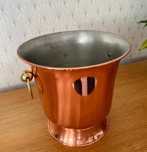 Cubo de Hielo de Cobre Puro de Lujo con Superficie Martillada y Asas de Anillo para Suministros de Catering para Bodas y Fiestas - Product Image 4