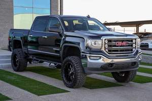 Obtenez un véhicule d'occasion 2017 Crew Cab SLT Off-Road Series - Product Image 6