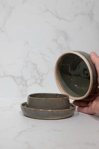 Pot à beurre compact en forme de dôme avec couvercle à poignée, finition brillante, base ronde élégante pour comptoir de cuisine - Product Image 2