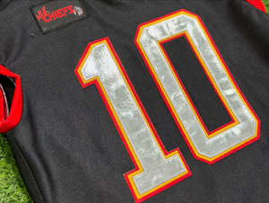 Maillots de football américain noirs en gros, 100 % polyester, col en V, sublimation, coupe athlétique, uniforme de football pour hommes - Product Image 6