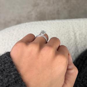 Ensemble de bague de fiançailles ovale de 3 carats avec alliance assortie _ Bague en diamant cultivé en laboratoire _ Or blanc 14 carats _ Certifié IGI E-VVS2 - Product Image 4