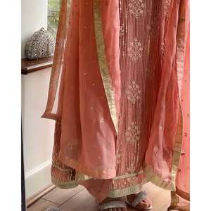 Belle fête porter haut-bas et Dupatta ensemble taille XL look élégant - Product Image 4