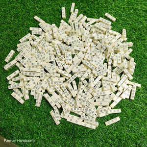 Dados de juego de cuatro caras hechos a mano con hueso de búfalo blanco D4 para juegos de mesa a precio económico. - Product Image 4