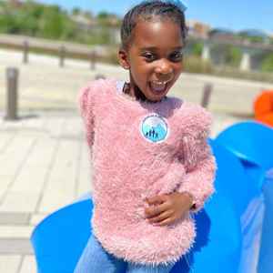 Suéter Peludo JJoa para Niña Pequeña con Coletero, Suéter Rosa Suave con Parche Bordado para Niñas Pequeñas, Ropa Casual - Product Image 5