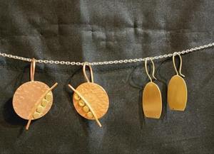 ต่างหูทองเหลืองทำมือคุณภาพพรีเมียม ดีไซน์เก๋สำหรับผู้หญิง ใช้ได้ทั้งประจำวันและงานกลางคืน ในราคาที่แข่งขันได้ - Product Image 5