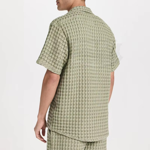 Conjunto de 2 piezas de verano para hombre: Camisa de punto de manga corta con cuello en V y pantalón corto deportivo con cordón, de color liso, ajustado y casual. - Product Image 2
