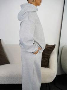 Ensemble de survêtements amples et décontractés pour femmes, avec logo personnalisé, en coton épais, style minimaliste, pour le loungewear, OEM - Product Image 3
