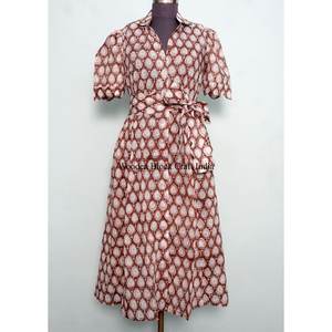 Robe longue bohème en coton lavable et écologique à imprimé floral, faite à la main, à manches courtes, pour femme, idéale pour l'été et la plage, coupe fluide et naturelle. - Product Image 1