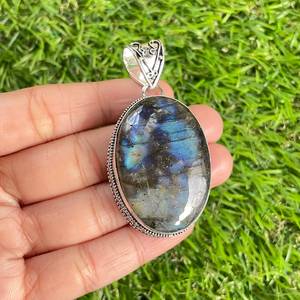 Colgante de labradorita en plata de ley 925, hecho a mano, con piedra ovalada, collar de joyería para mujer, regalo al por mayor. - Product Image 4