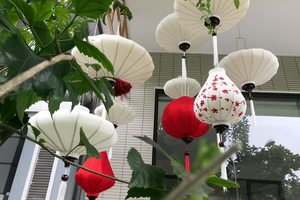 Lanterne en soie de luxe, fabriquée à la main au Vietnam, lanterne décorative en tissu pour mariage, festival, événement, maison, jardin, restaurant, design d'ambiance - Product Image 6