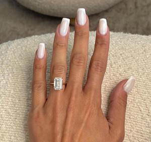 Anillo de Compromiso Solitario con Diamante Cultivado en Laboratorio, Corte Esmeralda de 5 Quilates, Oro de 14K, Certificado IGI E VVS2 - Product Image 1