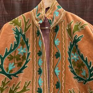 Chaqueta de terciopelo bordada a mano para mujer, estilo bohemio étnico, abrigo de invierno con diseño floral. - Product Image 2