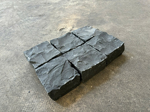 Vente en gros de pavés extérieurs en pierre naturelle Carrelage de pavés en pierre Cube d'allée en basalte poli Revêtement de sol en grès galets - Product Image 3