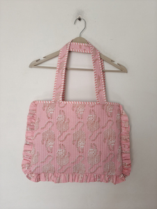 Sac fourre-tout pour ordinateur portable Shree Balajee Garments T-1 en coton matelassé à imprimé floral avec bandoulière, usage quotidien décontracté - Product Image 1