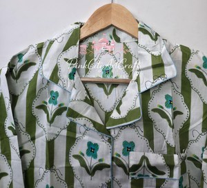 Conjunto de Pijama de Algodón Tejido con Estampado Floral Hecho a Mano para Mujer, Elegante Ropa de Dormir a Rayas Verde Salvia para Verano - Product Image 2