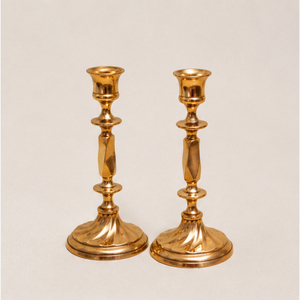 Juego de 2 Portavelas Cónicos de Latón Antiguo Hechos a Mano, Candelabros Dorados Minimalistas Vintage para Centros de Mesa de Boda - Product Image 3