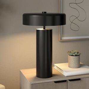 Lámpara de Noche Moderna de Lujo en Latón con Pantalla de Tela y Base Pesada, el Mejor Artículo de Decoración para el Hogar - Product Image 1