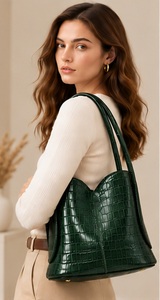 Bolso Tote de Hombro de Lujo en Cuero Genuino Vintage con Bordado Abierto de Poliéster para Invierno/Primavera/Verano, Listo para la Playa, para Mujer, OEM ODM - Product Image 3