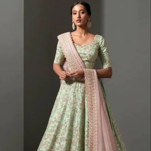 Lehenga Choli en Soie et Polyester de Créateur Exclusif pour Femme, Coupe Slim, Broderie Florale, Travaux de Broderie Lourds sur le Bas, Style Indien, Idéal pour Mariage et Fêtes - Product Image 1