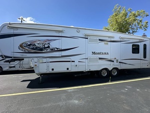 Used 2012 Keystone M-o-n-t-a-n-a 3400RL - Product Image 6