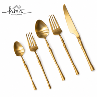 Messing-Gold-Bienen-Design Löffel- und Buttermesser-Set mit langem Griff, dekoratives Besteckset, elegantes Essgeschirr, Küchenzubehör