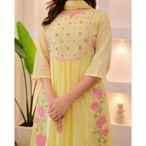 Superbe ensemble haut et pantalon en mousseline de soie coupe trapèze avec dupatta pour les fêtes, imprimé floral, taille empire, taille XL - Product Image 5