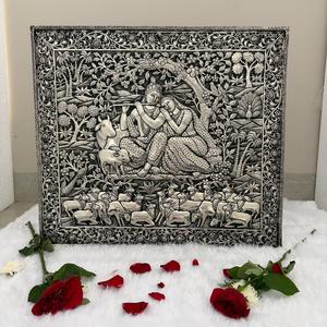 Nouvelle Arrivée : Art Mural Métallique Gravé Traditionnel Rectangulaire Radha Krishna Vaches, Décoration Murale Faite à la Main avec Cadre Argenté Antique - Product Image 4